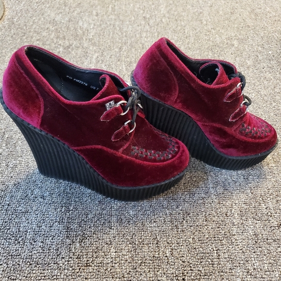 Stylish and Unique Velvet TUK Heels size 7 - Picture 2 of 3